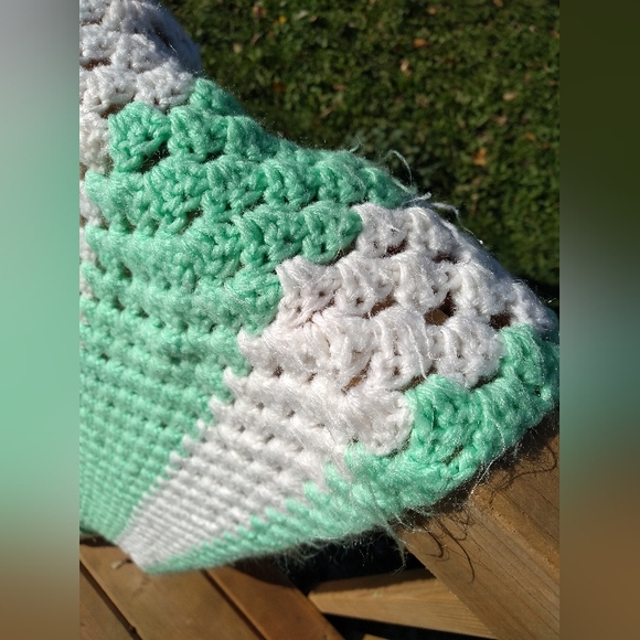 Vintage Handmade Crocheted Afghan, Green & White Square Pattern, 72 x 66… - Picture 7 of 14